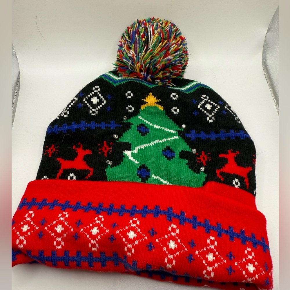 Festive Women’s Light Up Pom-Pom Beanie